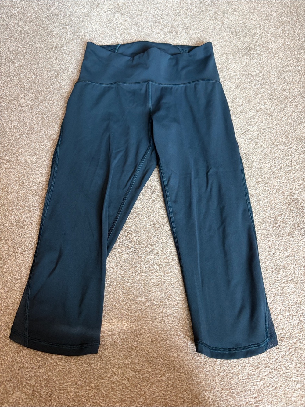 lululemon athletica Women's blue capri 17 inch mesh trim leggings